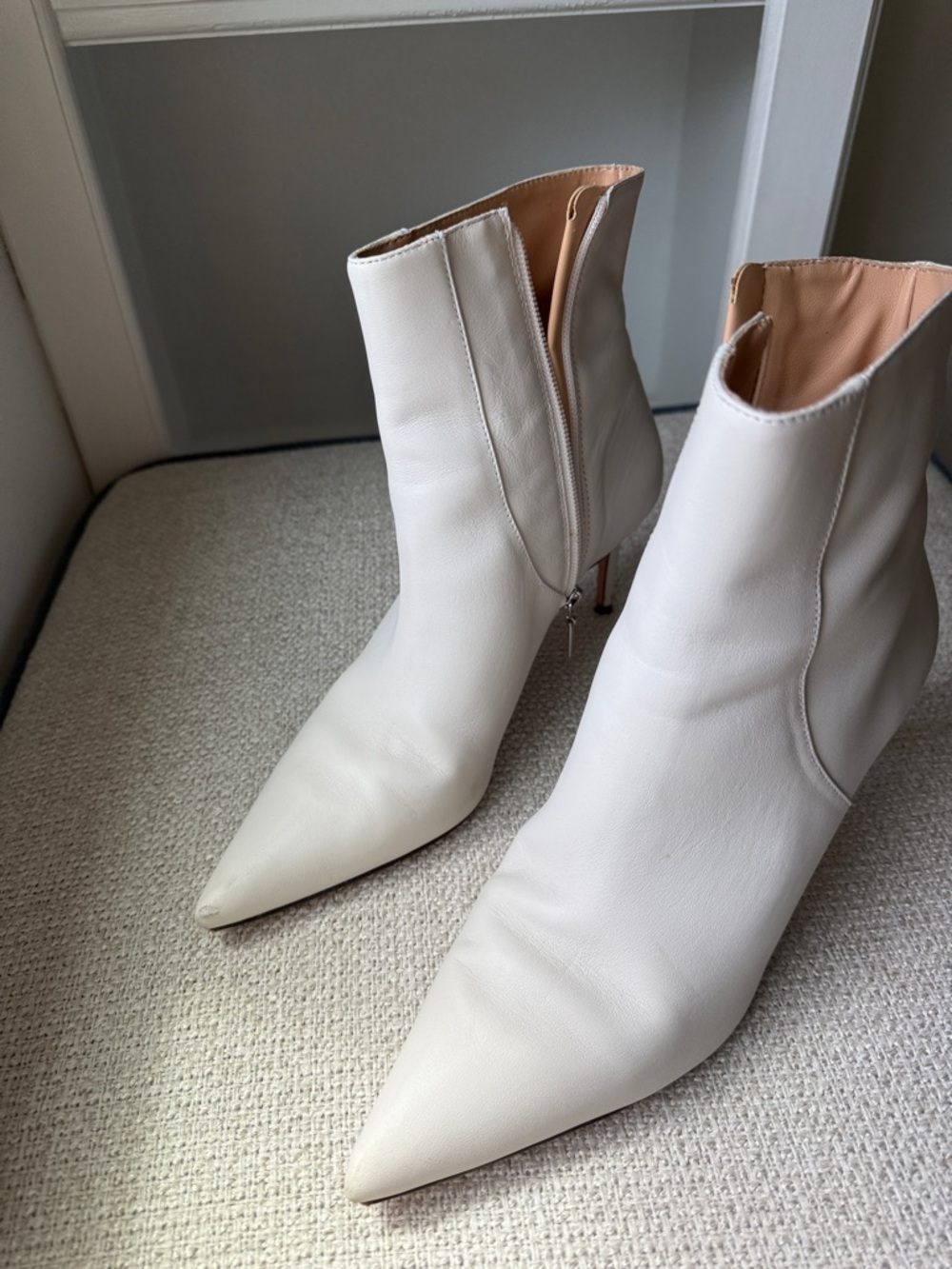 SCHUTZ White Pointed-Toe Leather Ankle Boots